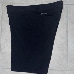 Women’s Columbia Black Shorts Size 4